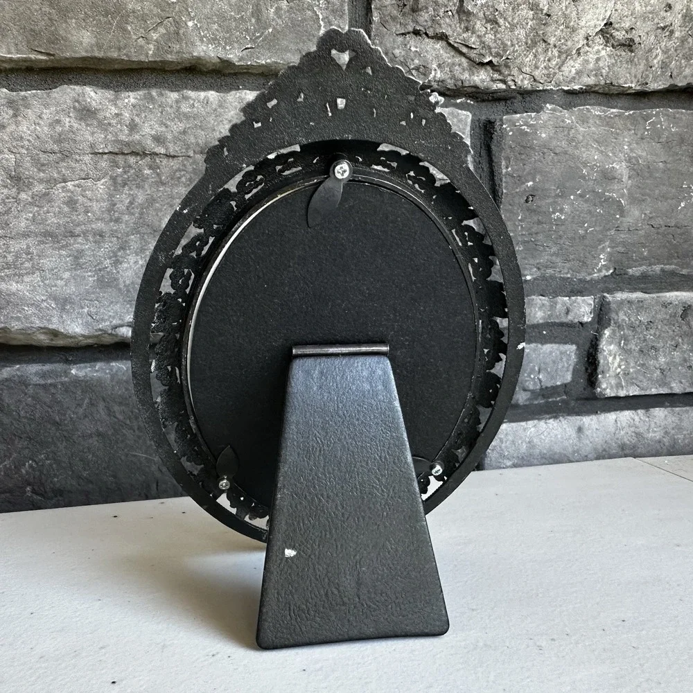 Vintage Connoisseur Oval Floral Ornate Pewter Photo Picture Frame 3.5